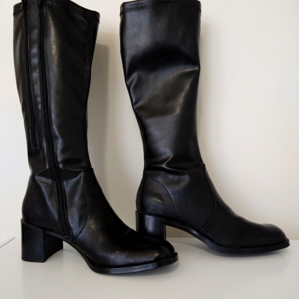 A2 AEROSOLES Boots size 9 black